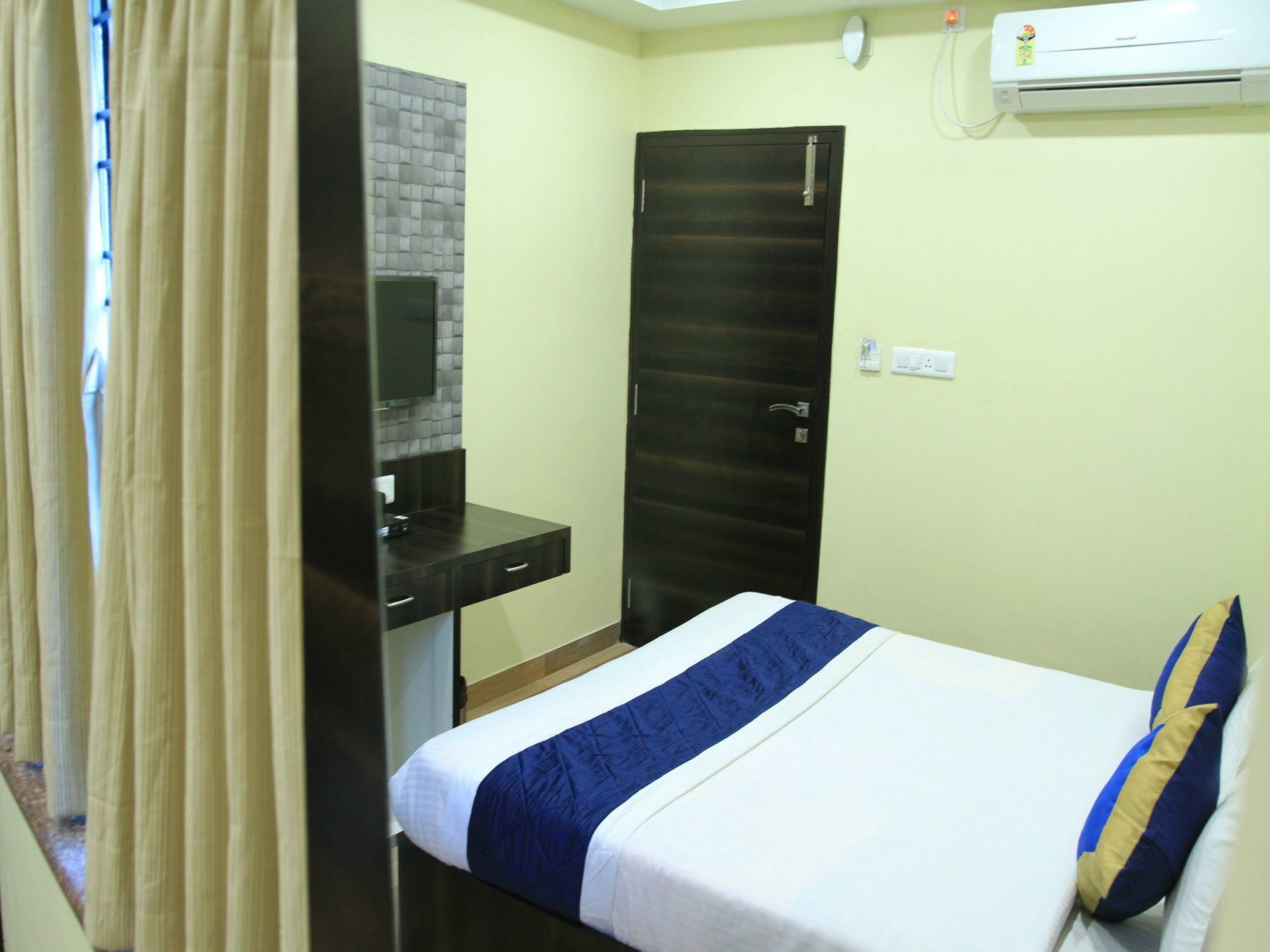 Oyo 7790 Hotel Royal Height Calcutta  Esterno foto